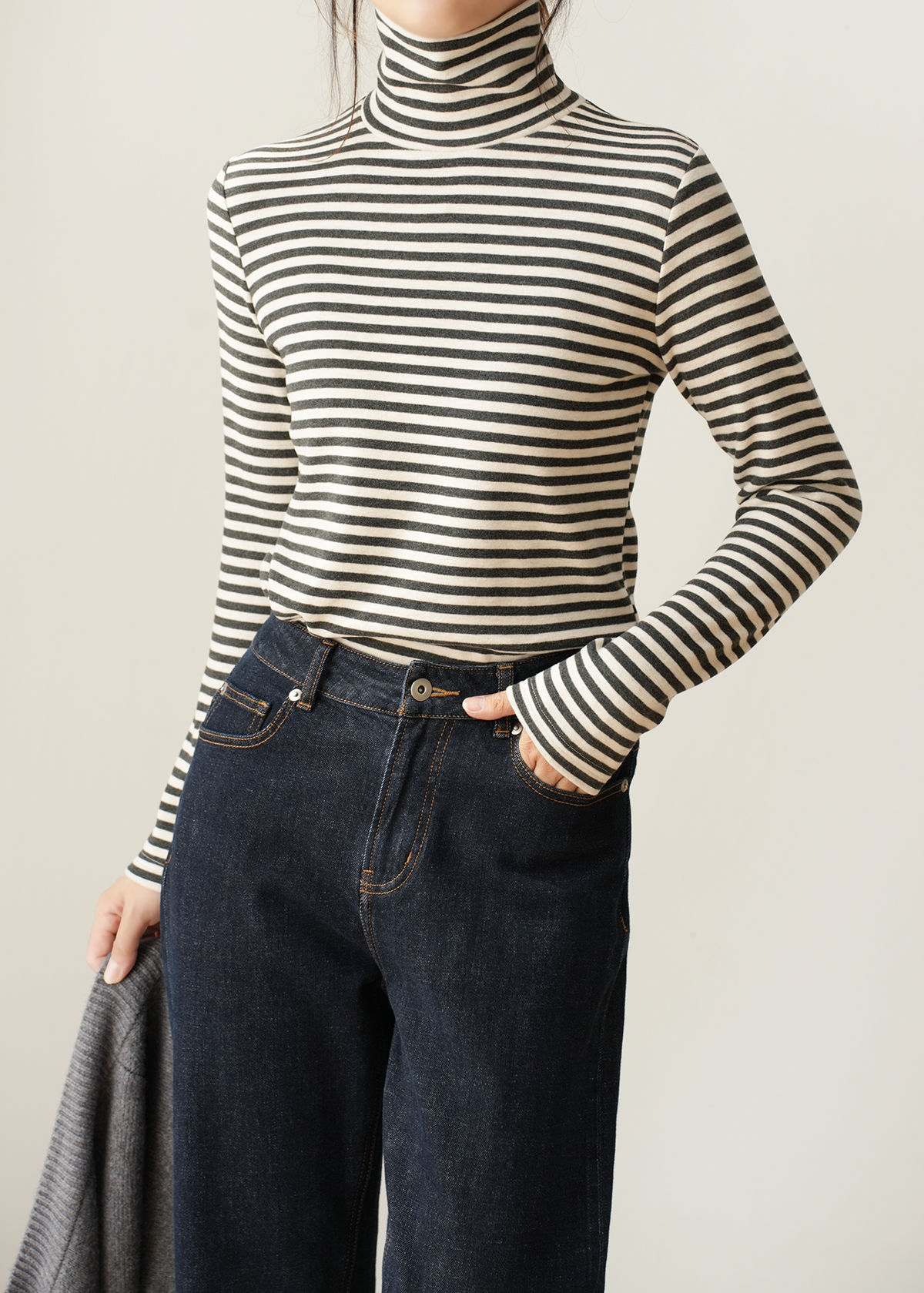 다크 그레이 하이 칼라 바닥 셔츠