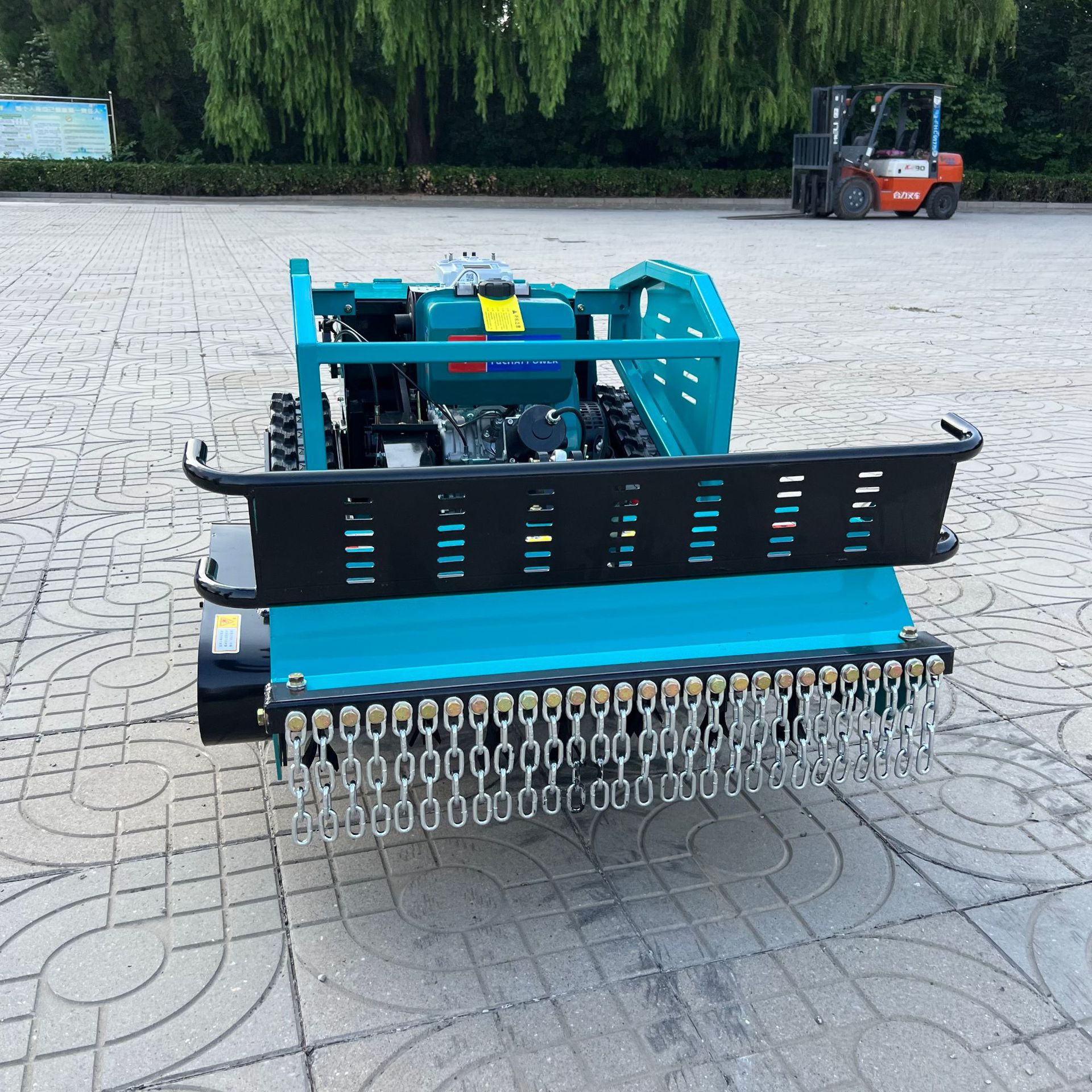 出口品质柴油遥控割草机多功能履带遥控除草机无人果园碎草机