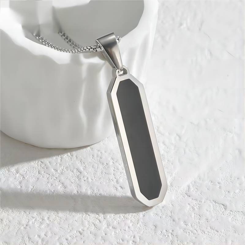 Colar comprido geométrico minimalista com esmalte preto e aço_voghion.com