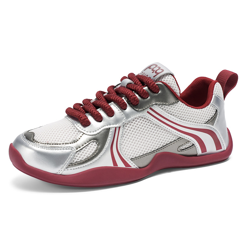 Zapatos de hombre de malla ligera y versátil, estilo de moda, sensación de alta gama, lujo ligero, primavera nuevo estilo con cordones, modelo de red de red de corte bajo 2025