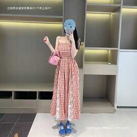 红色格子抹胸连衣裙女春夏新款海边度假风蕾丝拼接显瘦无袖长裙子