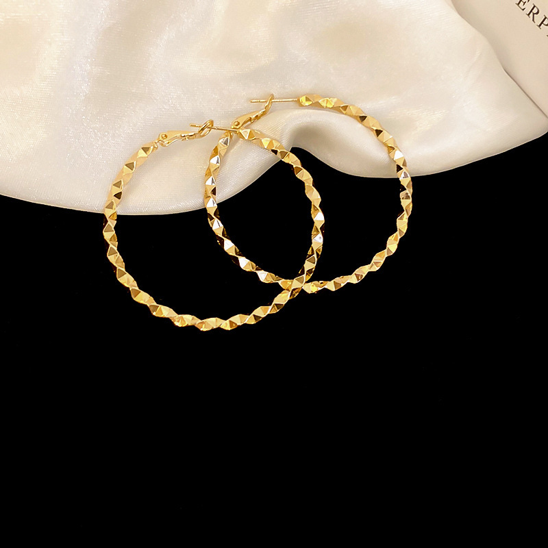 Pendientes geométricos con anillo de metal con aguja de plata, diseño minimalista de nicho, orejas de todo fósforo, pendientes de viaje de viento frío europeo y americano, mujeres