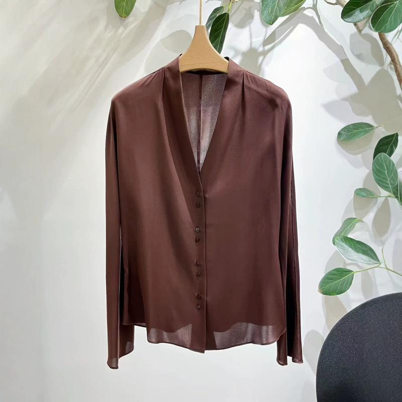 Directly Supplied from Nanyou, 26 Summer Fashionable V-Neck Coffee-Colored Silk Long-Sleeve Shirt, Classic Single-Breasted, Cool and Breathable Top Directly Supplied from Nanyou, 26 Summer Fashionable V-Neck Coffee-Colored Silk Long-Sleeve Shirt, Classic Single-Breasted, Cool and Breathable Top
