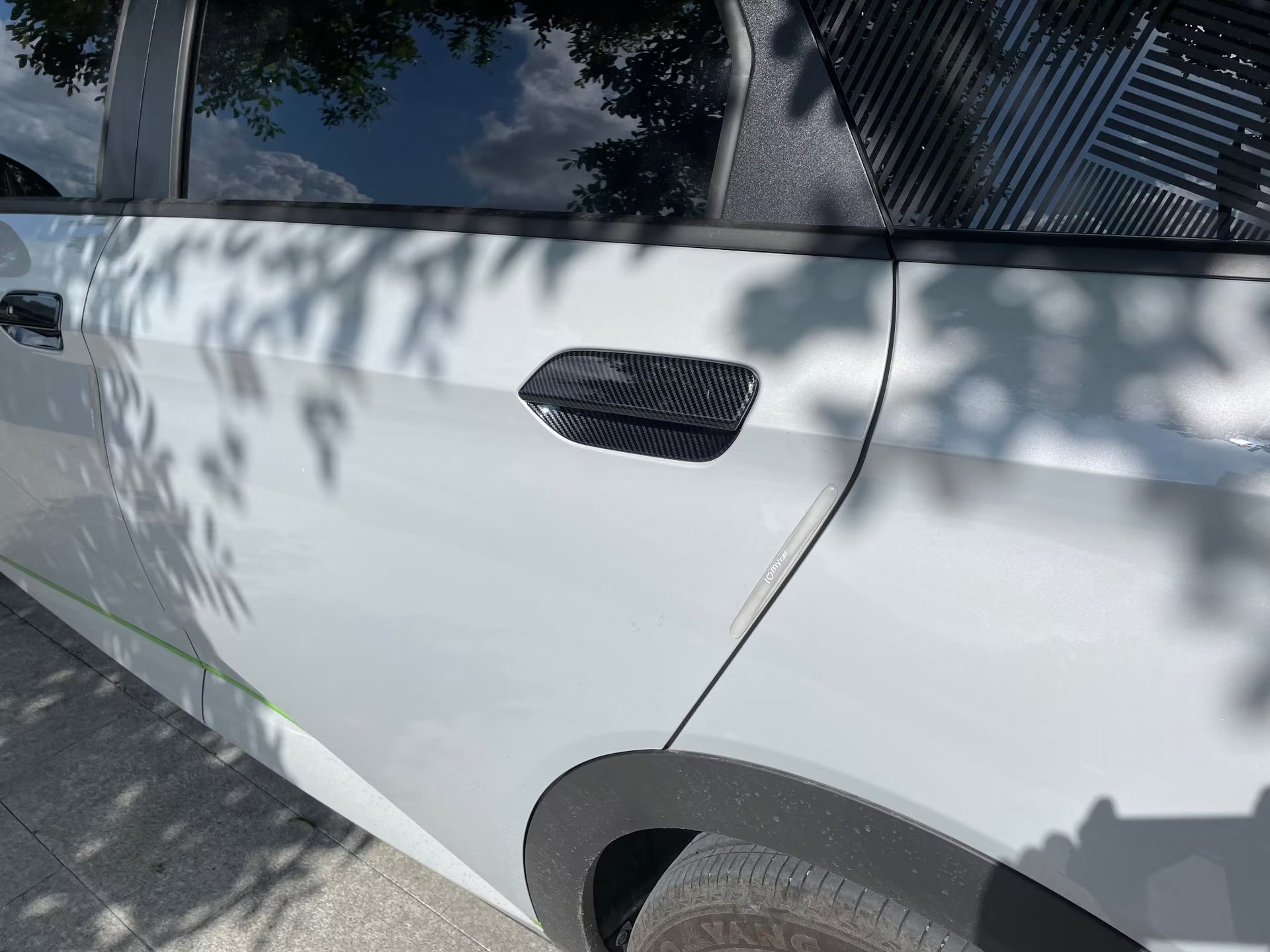 Suitable for 22 Byd Dolphin Handles, Modified Carbon Fiber Pattern Decorative Stickers, Bright Black Car Supplies