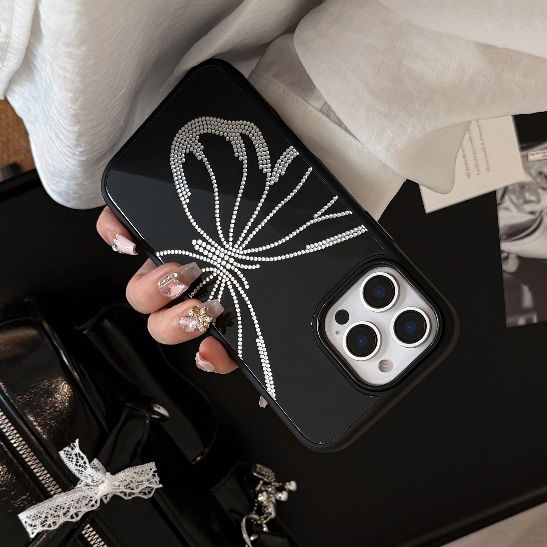 Schützende Handyhülle Mit Goldenem Schmetterling Für Iphone Modelle_voghion.com