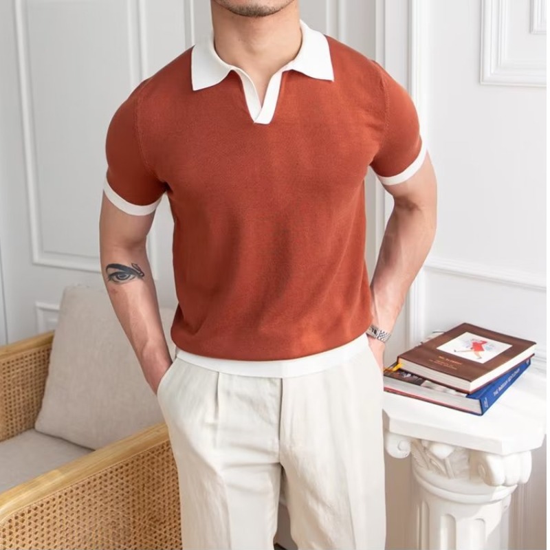 Polo de manga corta de color sólido, estilo japonés informal y moderno, nuevo estándar para hombre, moda juvenil y popular para el verano 2025.