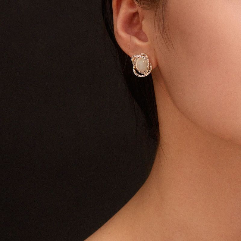 Ojos de gato piedra oreja clips sin agujeros de oído nicho de diseño pendientes 2025 nuevo estilo estilo estilo estilo de moda para orejas de celebridades para mujeres ventas calientes