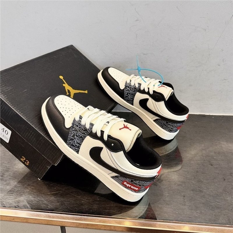 Putian Pure Original Aj1 Black and White Embossed Low-Top Basketball Shoes for Men and Women, Trendy High-Appearance Value Ins-Style Sneakers with Shoelaces Putian Pure Original Aj1 Black and White Embossed Low-Top Basketball Shoes for Men and Women, Trendy High-Appearance Value Ins-Style Sneakers with Shoelaces