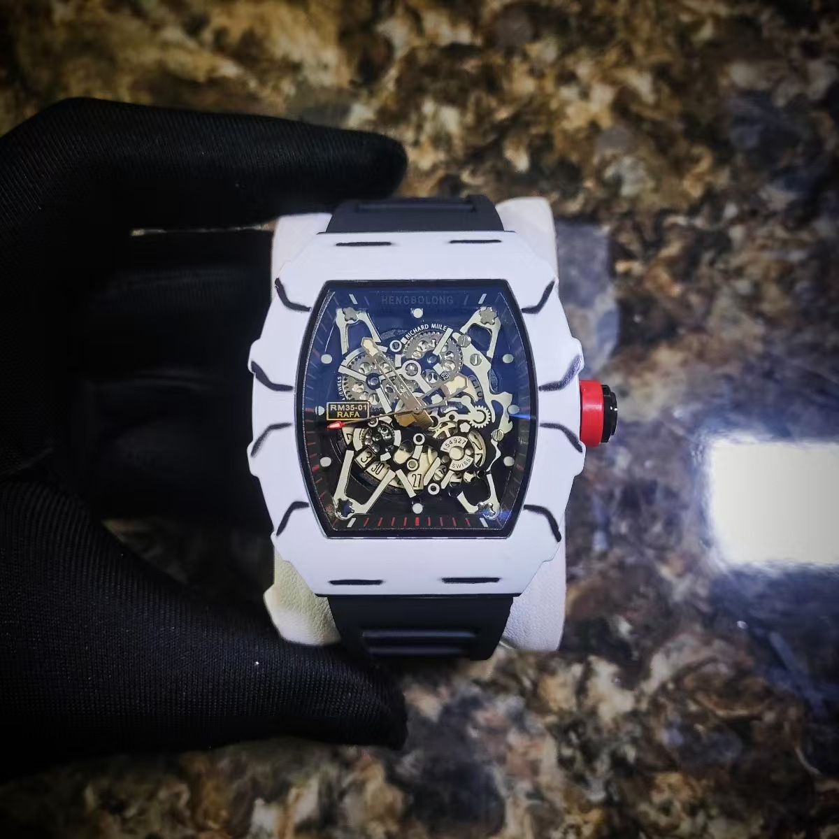 새로운 유행 대외 무역 남자 세 손 석영 시계 통 모양의 중공 모조 세라믹 유럽과 미국의 스포츠 달력 시계