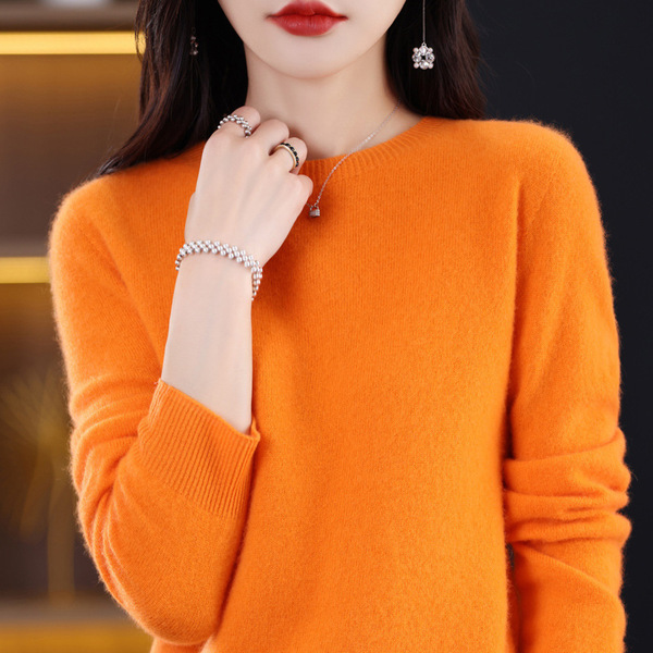 Woolen base body-friendly sweater with a round collar