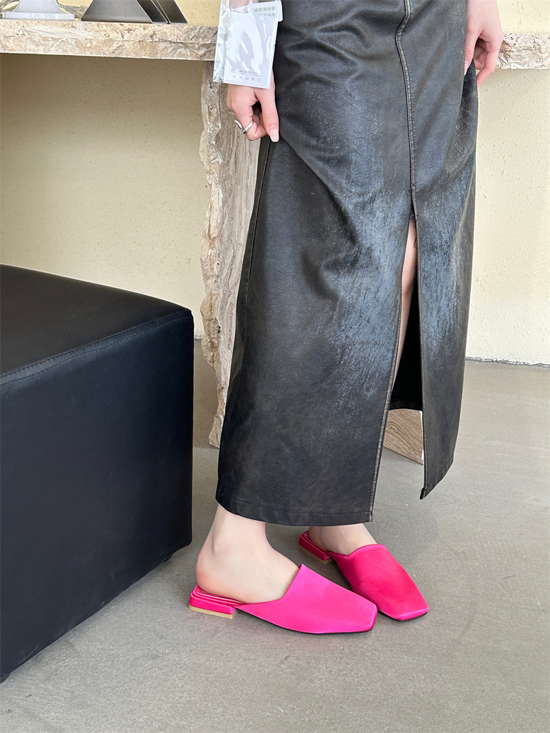 Demi-pantoufles à fond plat Style Hyuna pour femmes, pantoufles de sortie d'été à bout carré, bouche peu profonde, à petits talons OL, nouvelle collection printemps 2024_voghion.com