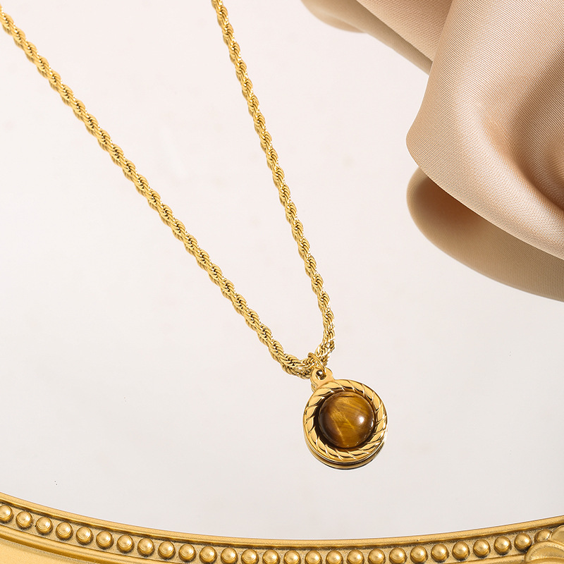 Schmuck aus natürlichen Kristallen und Edelsteinen bringt Glück, vermittelt Wärme, Klarheit und sanfte positive Energie und sorgt so für ein friedvolles und geerdetes Gefühl jeden Tag._voghion.com