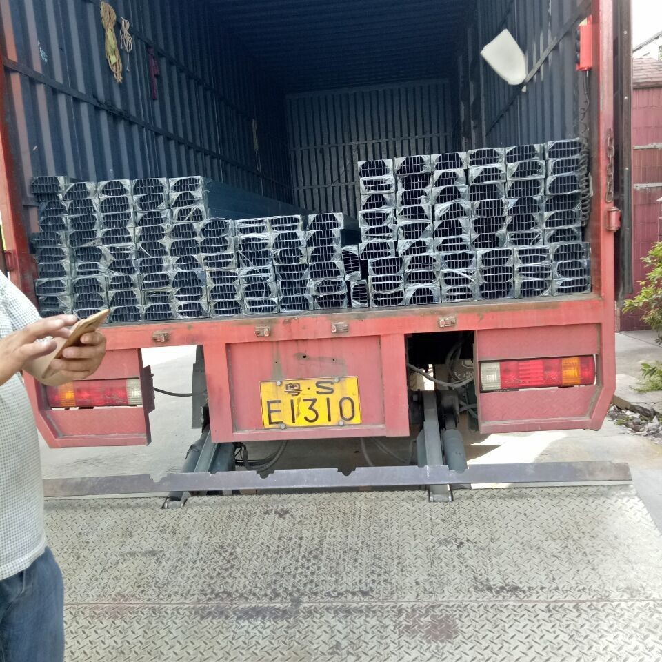 现货方通吊顶木纹U槽铁方通办公室天花板装饰扣板长条铝格栅吊顶