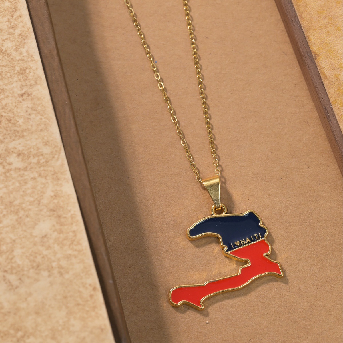 海地地图国旗滴油不锈钢吊坠项链 男女士时尚精品不锈钢吊坠项链