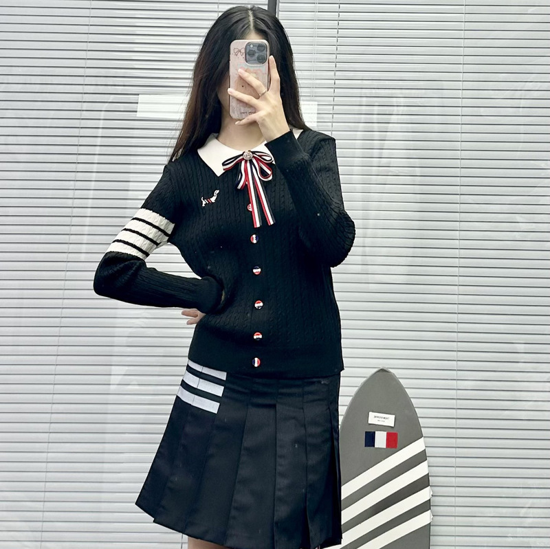 Factory Direct High-Quality Spring and Autumn Sweater with Four Stripes on the Sleeves, Front Embroidery of a Small Dog, Turn-Down Collar, and Bow Tie