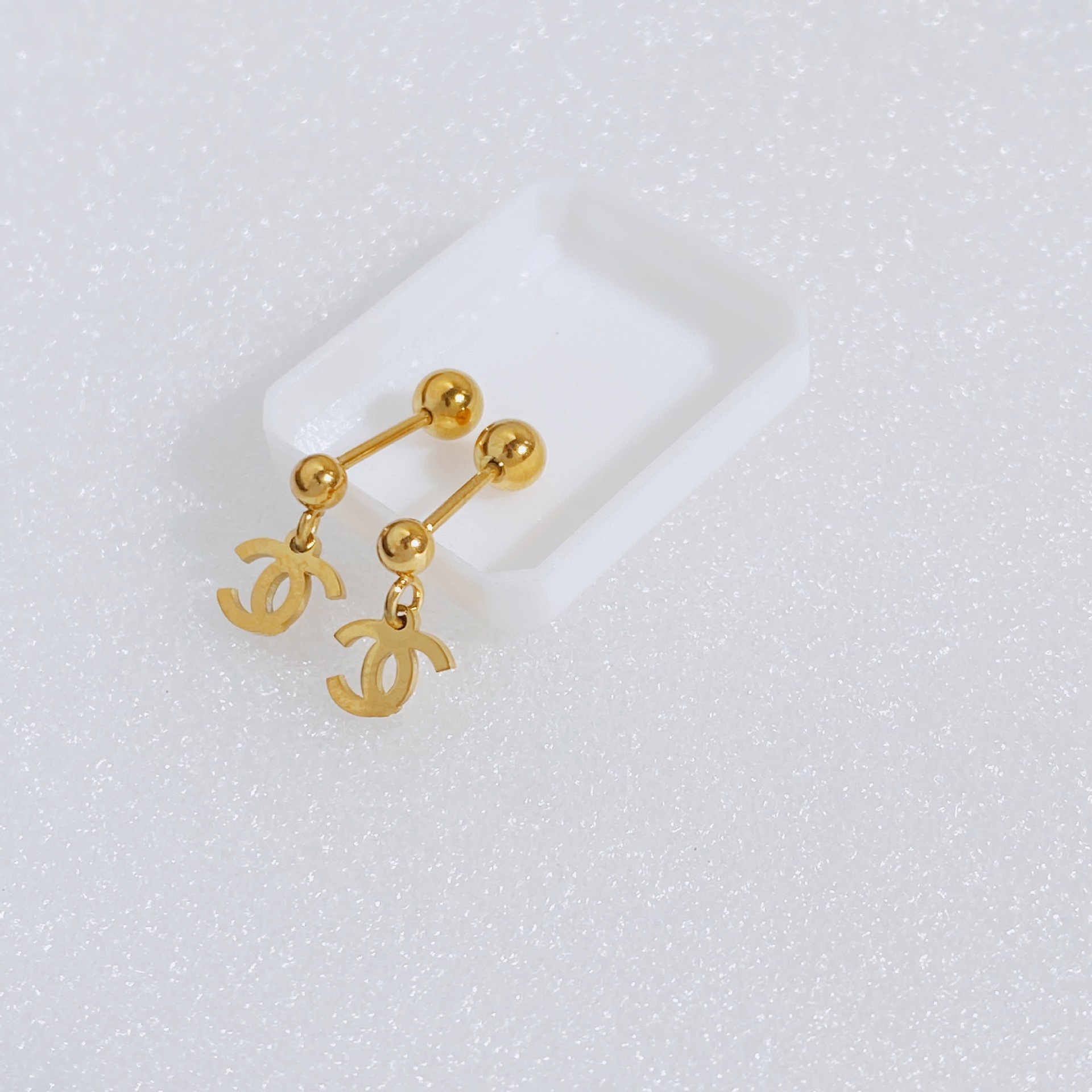 Simple Style Heart Shape Smiley Face Titanium Steel Plating Ear Studs 1 Pair