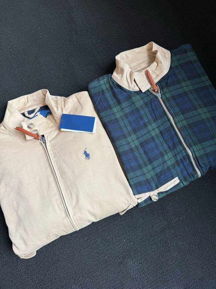 Áo khoác jacket nam cổ bẻ khóa kéo thêu hình ngựa nhỏ, dài tay, phong cách tối giản — Màu kaki