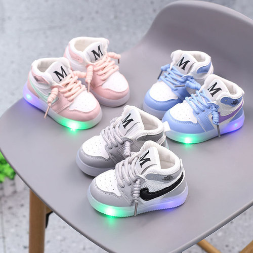 Light up baby boy shoes girls breathable mesh shoes sneakers sneakers soft bottom baby toddler shoes 1-3 years old 0 spring and autumn