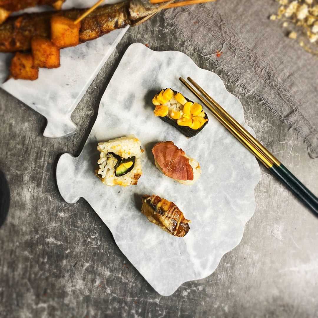 Europeo y americano en forma de abanico bandeja de mármol natural ins postre plato occidental plato de sushi japonés plato irregular