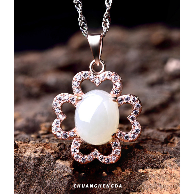 S925 plata y diamante de oro collar colgante de cuatro hojas colgante mujer al por mayor japonés y coreano pequeña cadena clavícula de temperamento fresco