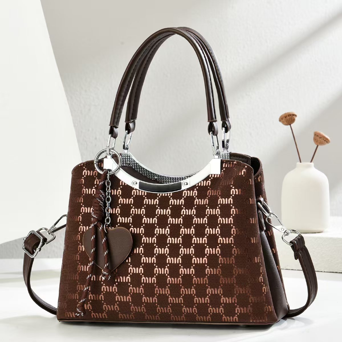 Marca de gran capacidad bolso tote francés nuevo temperamento femenino bolso femenino de moda europea y americana bolso de hombro de viaje de compras de ocio