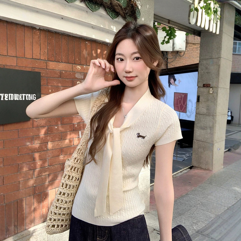 Red People's Palace Short-Sleeve T-Shirt for Women 2026 New Summer White Straight-Shoulder Style, Very Attractive, Mature yet Unique, Non-Crowded Design Top Red People's Palace Short-Sleeve T-Shirt for Women 2026 New Summer White Straight-Shoulder Style, Very Attractive, Mature yet Unique, Non-Crowded Design Top