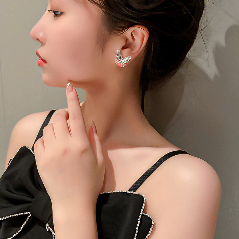 Fashion Metal Hollow Butterfly Earrings Wholesale Nihaojewelry display picture 4