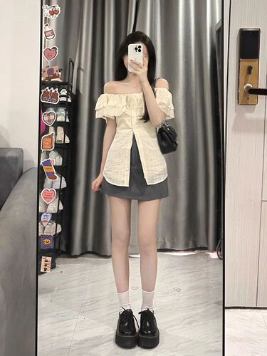 Apricot French short-sleeved shirt for women in summer, light maturity and slimming design, niche sweet ruffled one-shoulder top