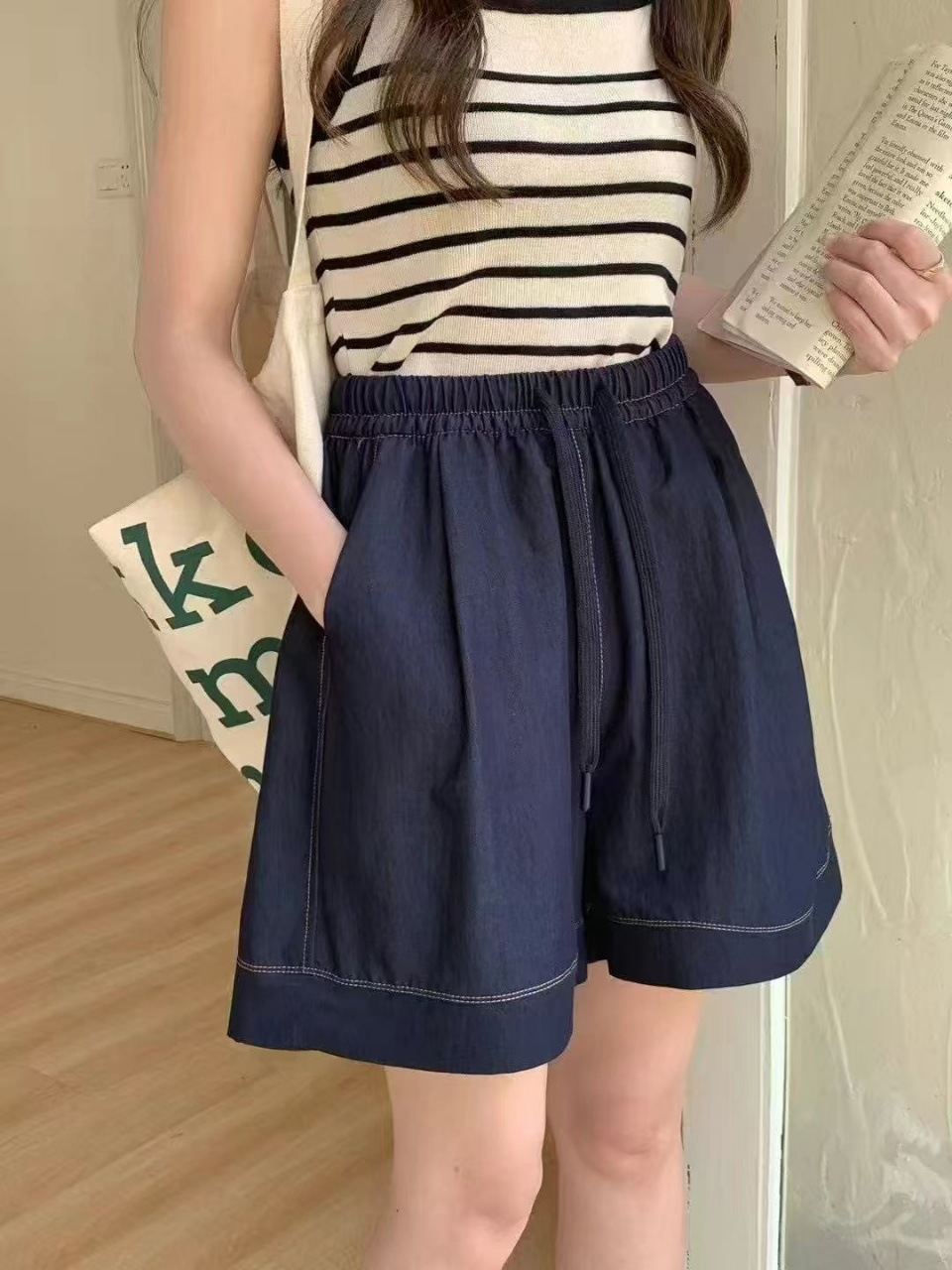 진한 파란색