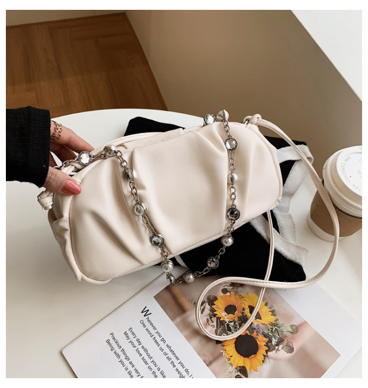 Wholesale Soft Pu Fold Pearl Chain Single Shoulder Handbag Nihaojewelry display picture 6