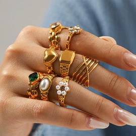 项链;戒指;耳环