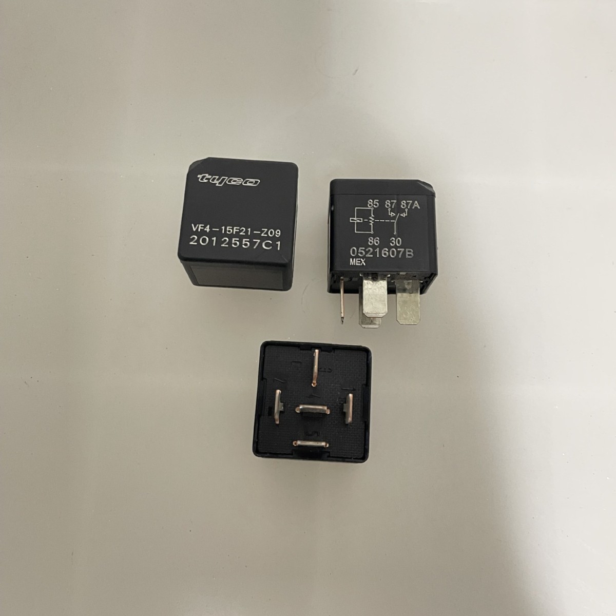 VF4-15F21-Z09泰科5脚汽车继电器2012557C1