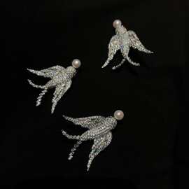 星燕轻旋捎来平安顺遂的祝愿7mm左右天然淡水珍珠高级感珍珠胸针