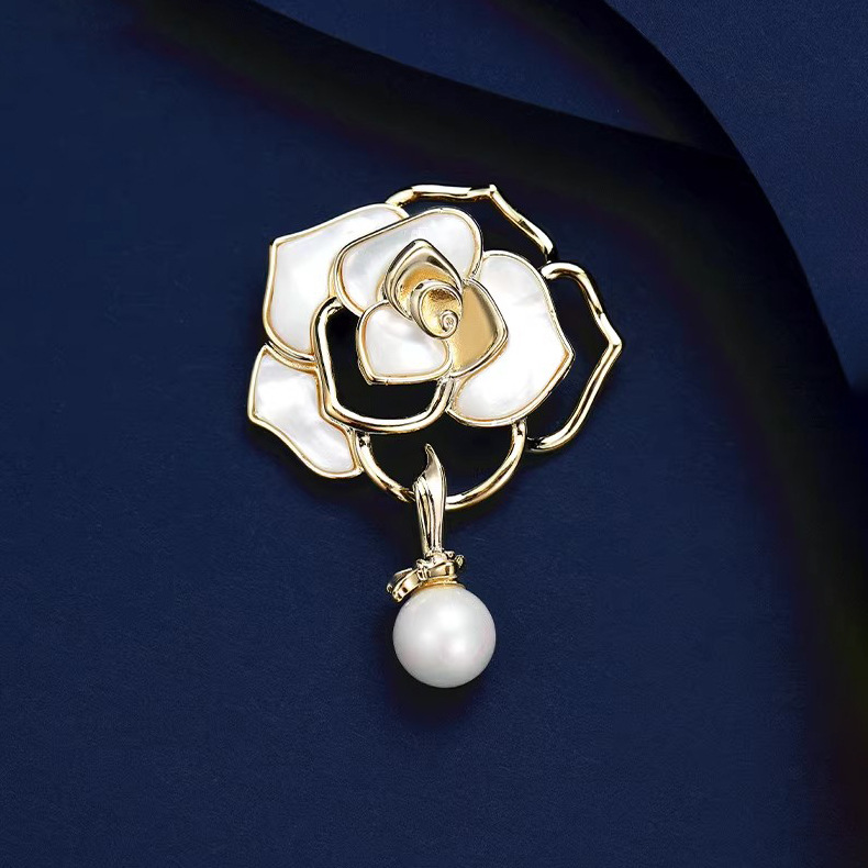 Imitation Mother-Of-Pearl Camellia Brooch, High-End Women's Luxury Elegant Pearl Corsage, Niche Design Pin, Suit Accessories