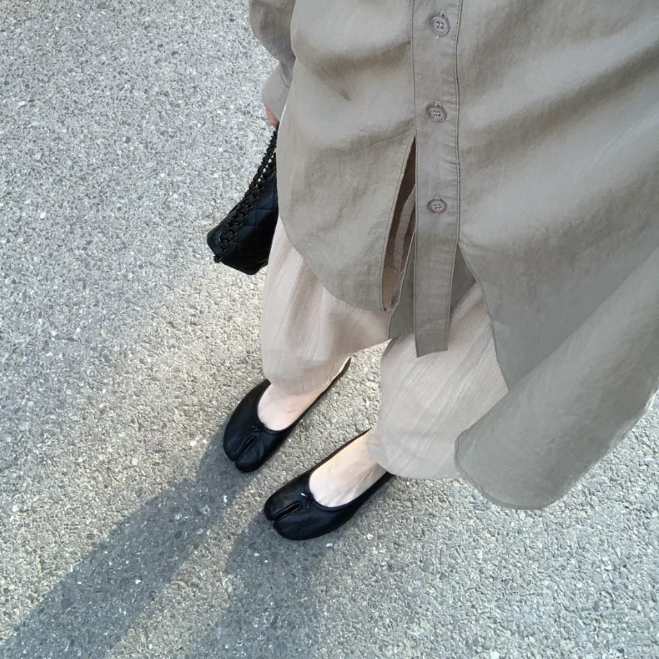 Versión de piel de oveja, zapatos de dedo de cuero de cerdo con suela suave, zapatos de cuero de Lefour con suela plana, zapatos de cuero superficiales de Mary Jane.