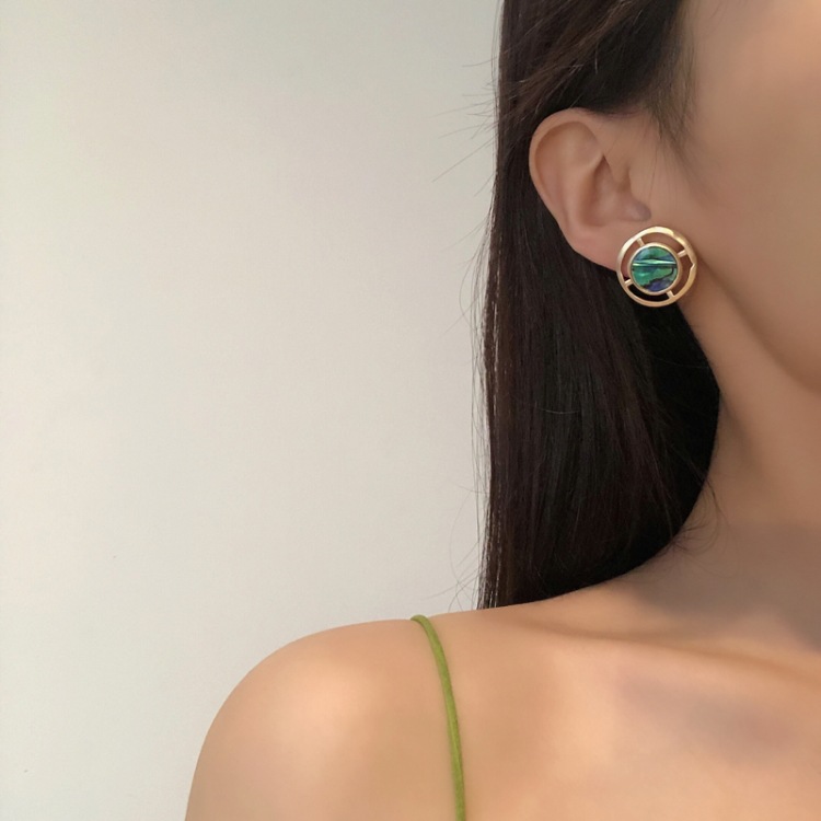 Retro Style Circle Matte Metal Earrings display picture 4