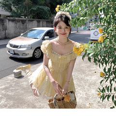 Acaine ミドル丈イエロースクエアネックパフスリーブウエスト A ラインドレス女性のための春フレンチスイートスカート