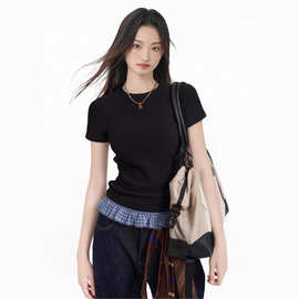 黑色假两件拼接正肩短袖女夏季设计感修身t恤2025新款辣妹上衣潮