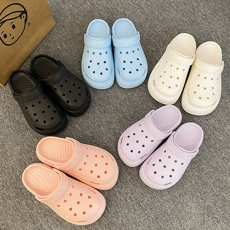 Новые летние туфли с дырками, женская летняя верхняя одежда, универсальные легкие Нескользящие сандалии для медсестер на плоской подошве с закрытым носком