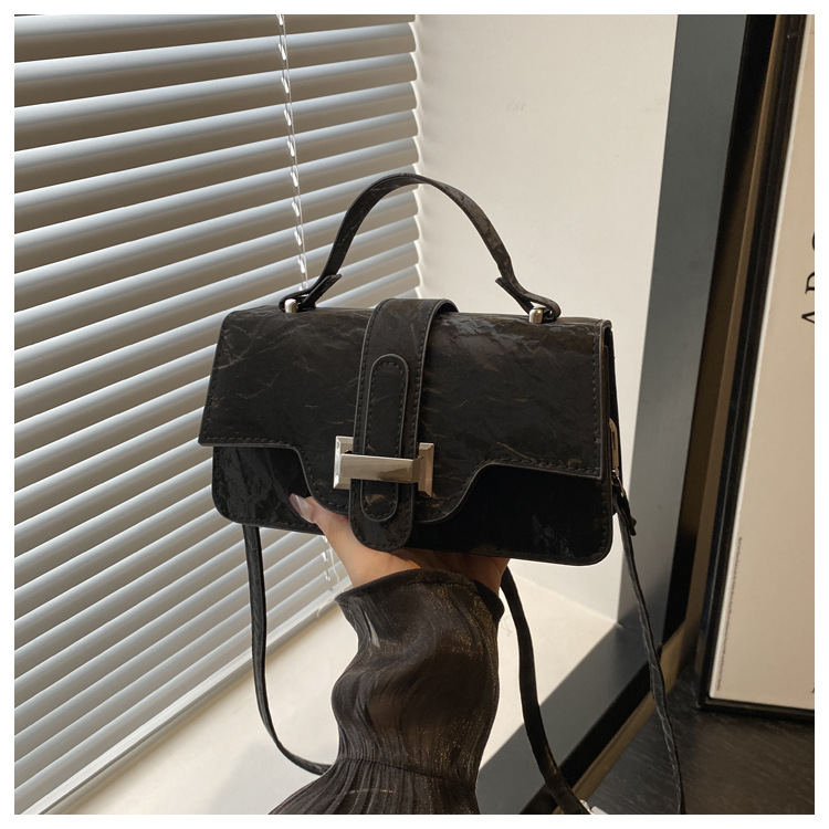2024 New style women's trendy, fashionable and high-quality single-shoulder handbag, autumn commuting crossbody small square bag undefined