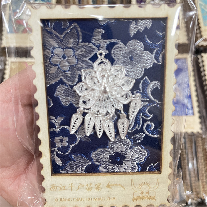 貴州省のミャオ族の特色ある織物の冷蔵庫用マグネット、ミャオ族の銀製品を模したお土産、工芸品、卸売、民族風|undefined