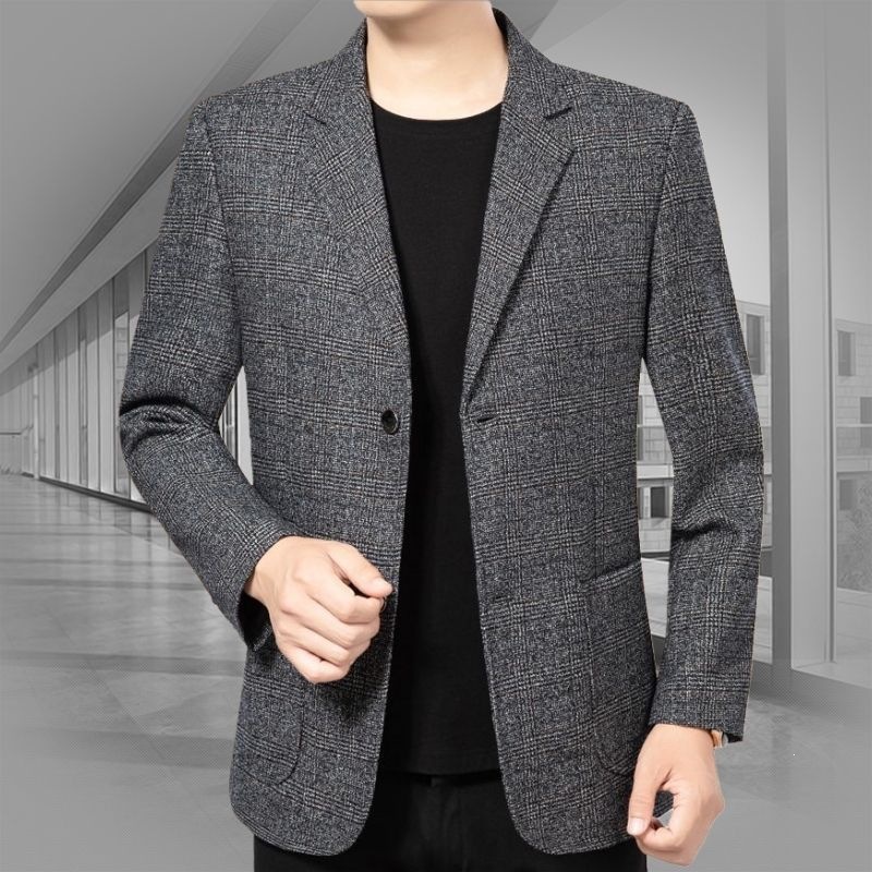 Kişi üçün nazik pencək, biznes-casual üslubda