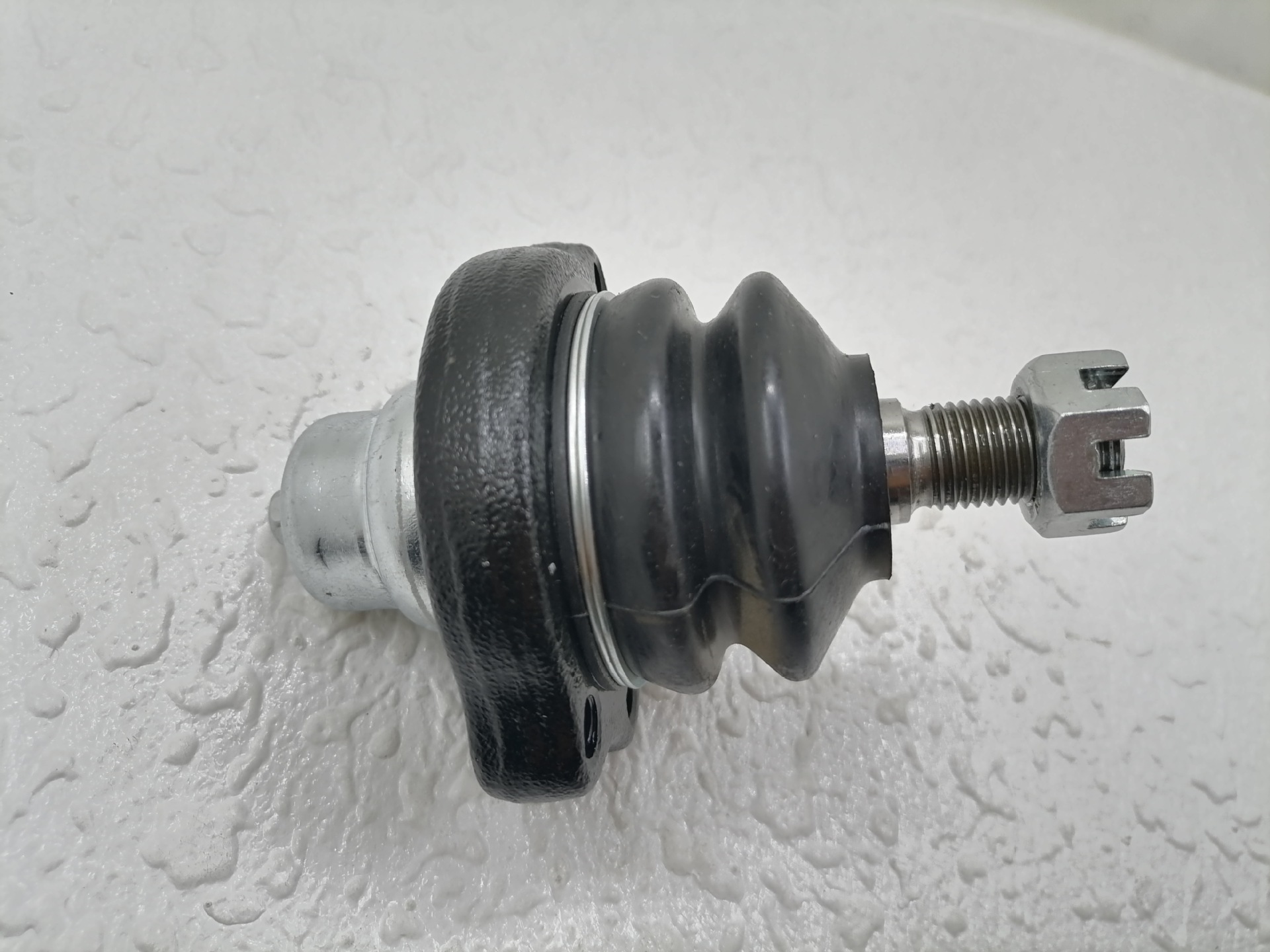 Suspension ball head (upper; Front axle) suitable for Nissan series Ford Nissan steering ball head pull rod ball head