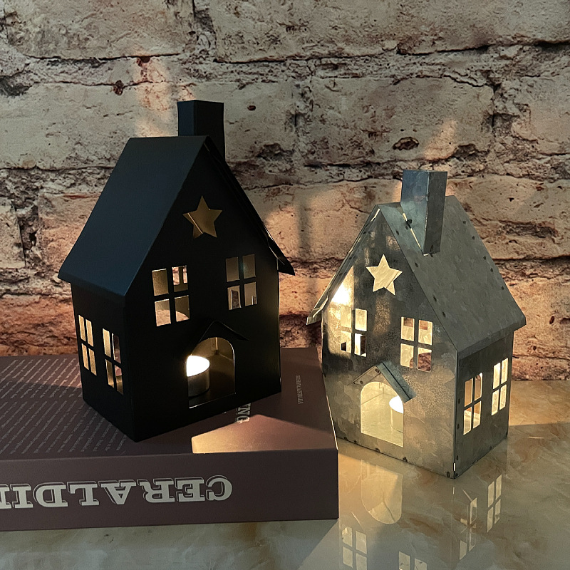 Transfronterizo Nordic rural pequeña casa de hierro forjado candelabro de vacaciones de Navidad Decoración Retro antigua artesanía decoración del hogar