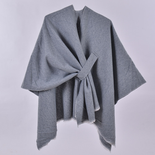 In-stock solid-color fashion knitted shawl—European and American-style foreign trade plain-colored cape with slit and stripe detail, perfect for autumn and winter as a warm outerwear scarf.