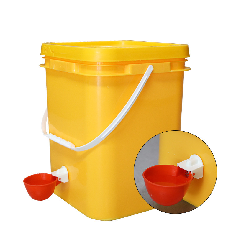 Bebedero automático para aves de corral en existencia, dispensador automático de agua para pollos, venta al por mayor, taza de agua para pollos, bebedero para pollos