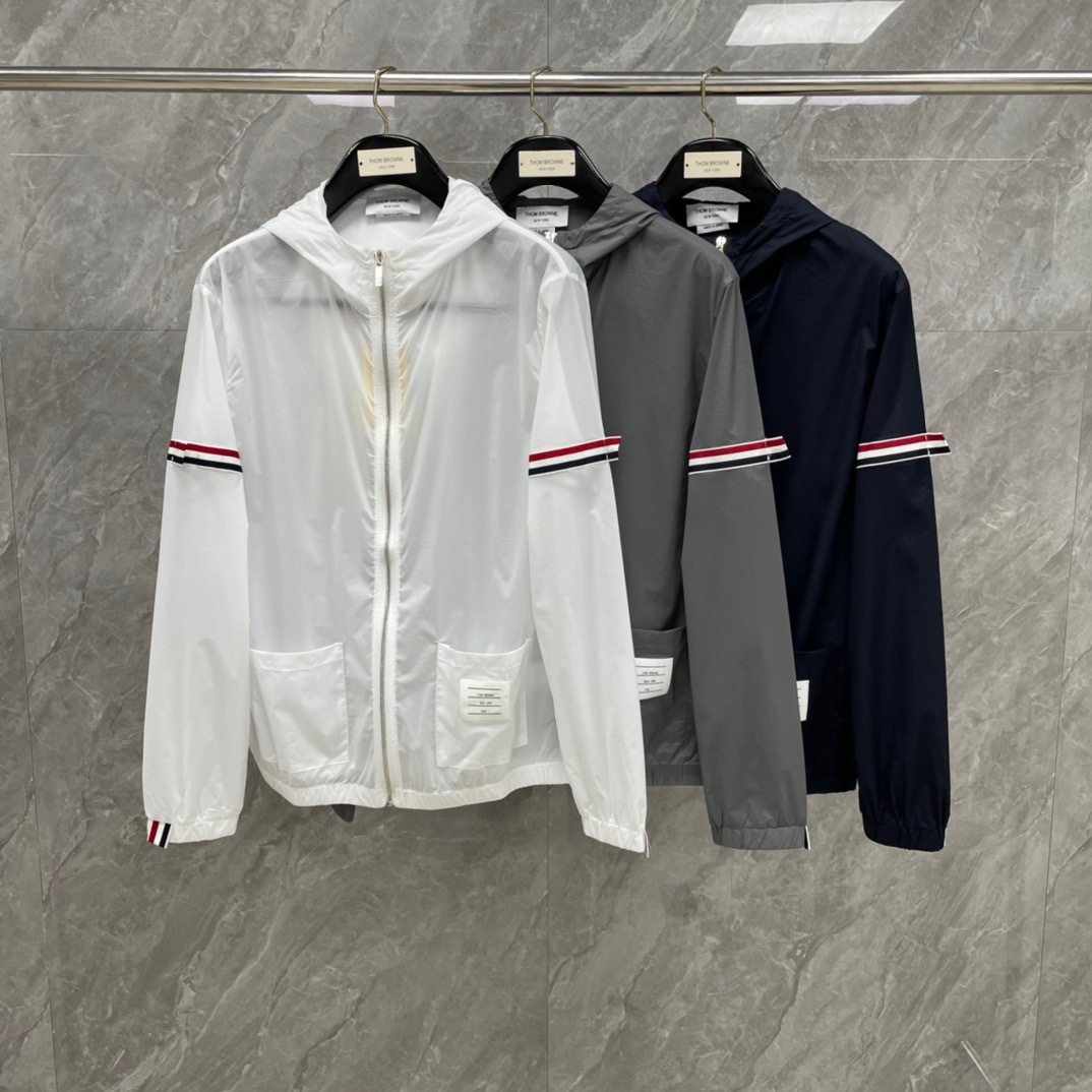 Factory direct sales: Trendy TB brand summer new style double-sleeved ribbon sun protection shirt, unisex, fashionable, versatile, and casual.