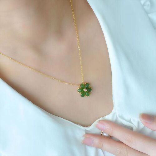 Silver-plated inlaid jade pendant with flower design, suitable for women, lockchain, fashionable and simple, versatile.