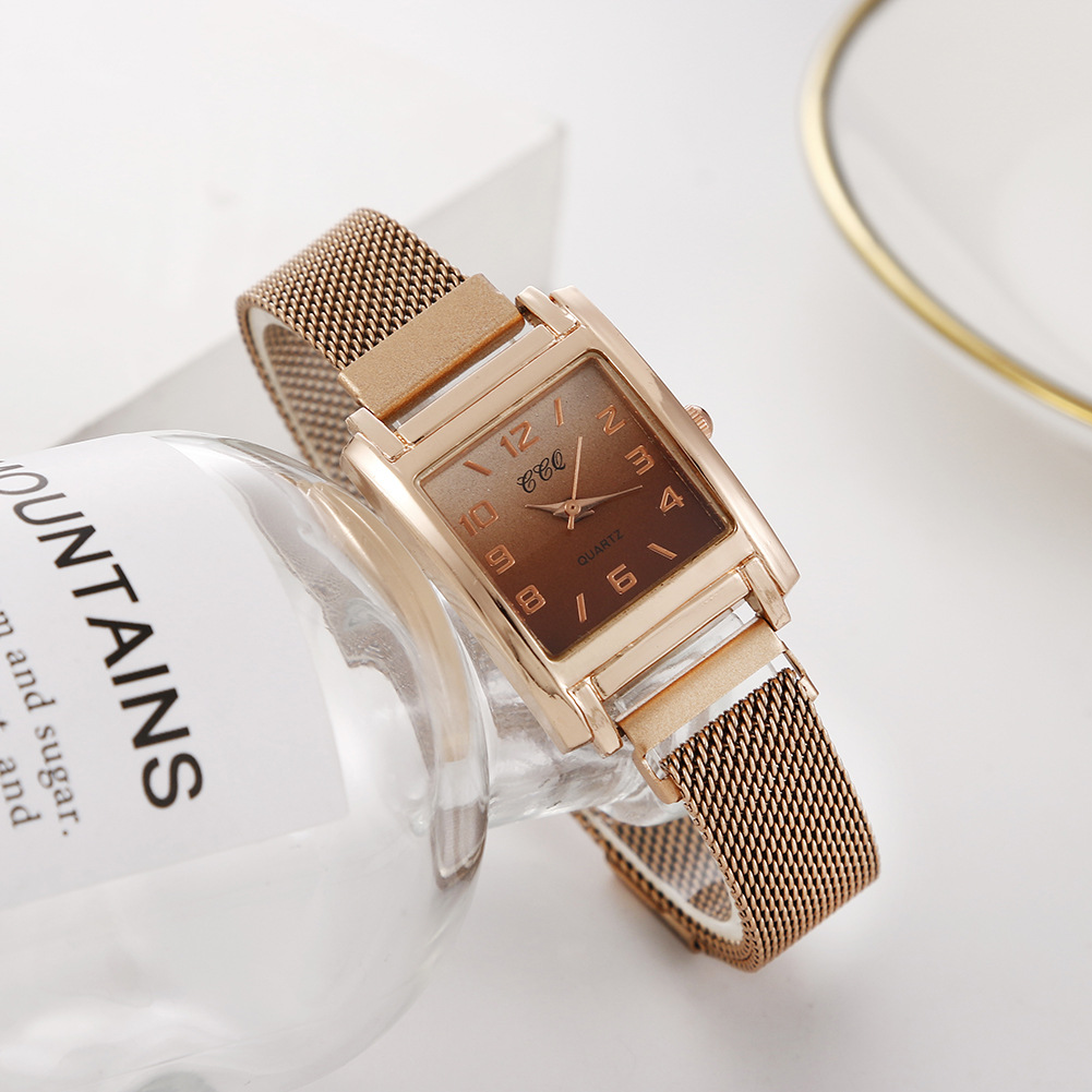 Montre à quartz avec boucle magnétique pour femmes, accessoire de célébrité sur Internet, minimaliste, carrée, numérique, nouvelle collection 2024_voghion.com