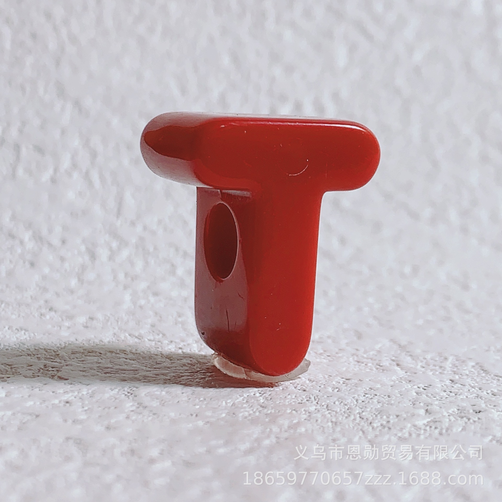 T (Red)